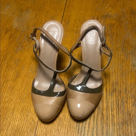 Tory Burch Elegant Tan and green  Women's Heels - Picture 1 of 7